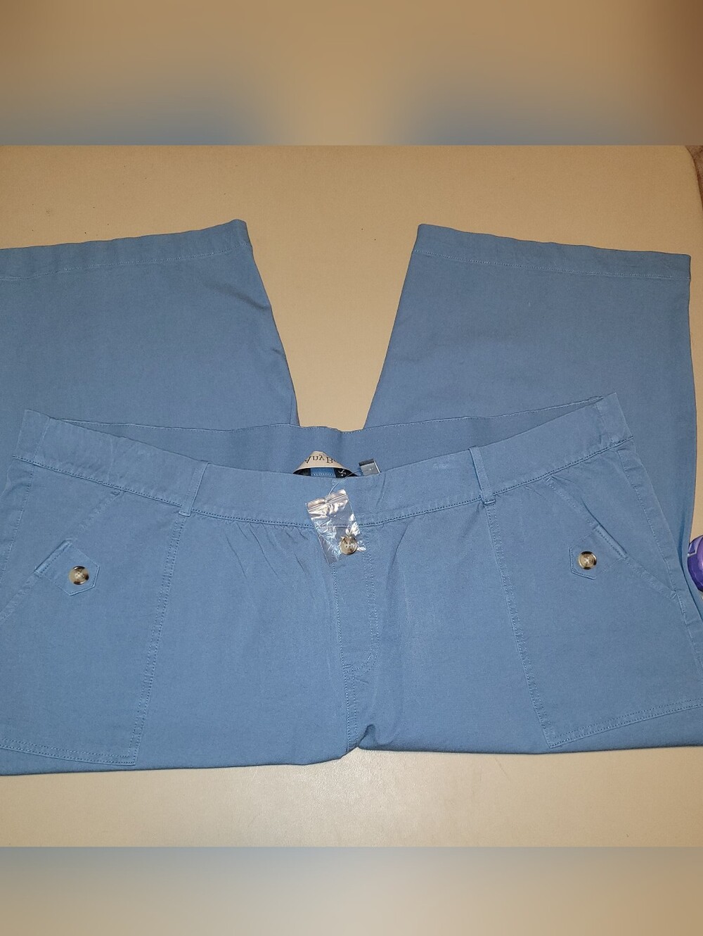 NWOT - AnyBody Brand Pull-on Capris in Light Blue.  Size 3XP.